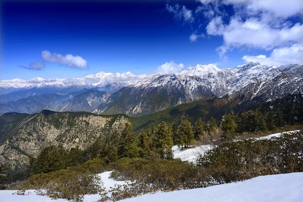 Hoge bergketens in de Himalaya — Stockfoto