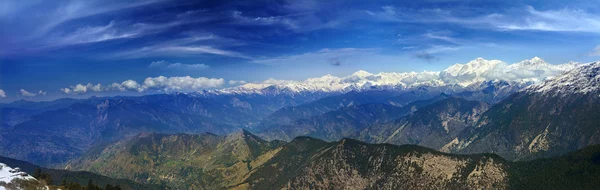 Panoramic view of the high glacier capped mountains — Stock Photo, Image