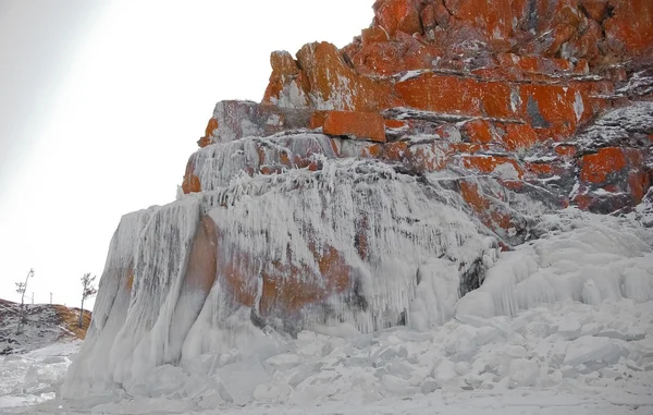 скала во льду