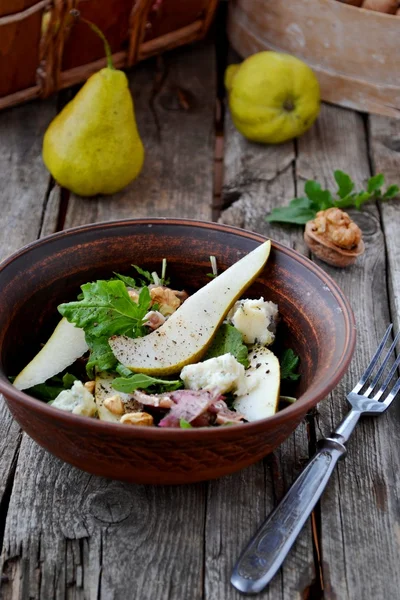 Ensalada de peras gorgonzola y jamón —  Fotos de Stock