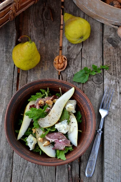 Pears gorgonzola and prosciutto Salad — Stock Photo, Image