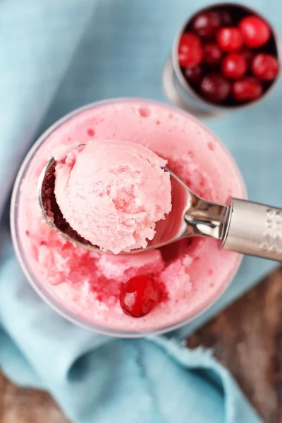 Cranberry ice cream — Stock Photo, Image