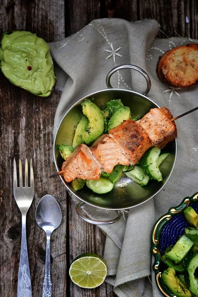 Grilled salmon with avocado and cucumber salad — Stock Photo, Image