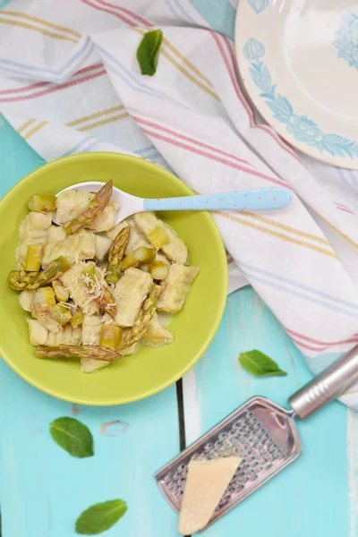 Gnocci with asparagus. — Stock Photo, Image