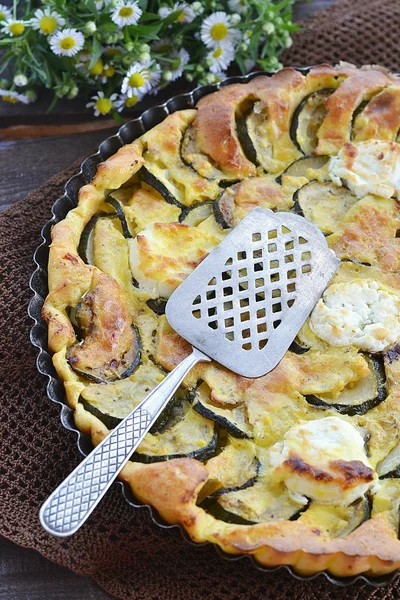 Clafoutis med zucchini och get ost — Stockfoto