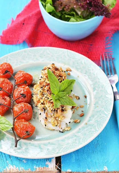 Filetto di merluzzo con pomodoro ciliegia al forno — Foto Stock