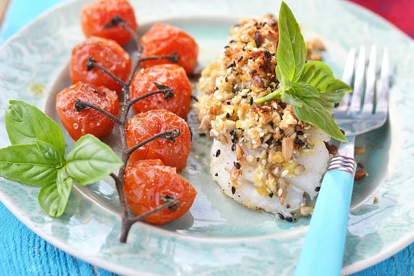 Filetto di merluzzo con pomodoro ciliegia al forno — Foto Stock