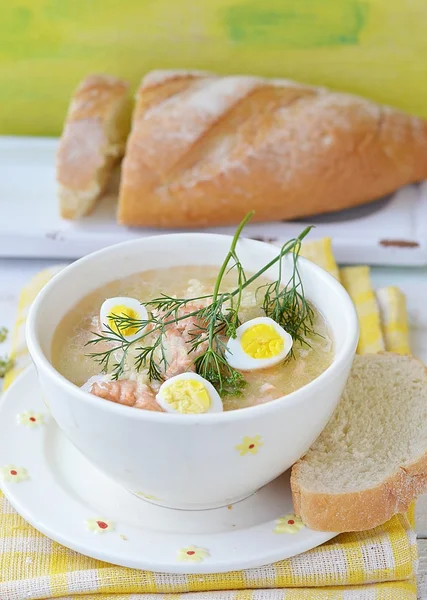 Fisksoppa med ägg — Stockfoto