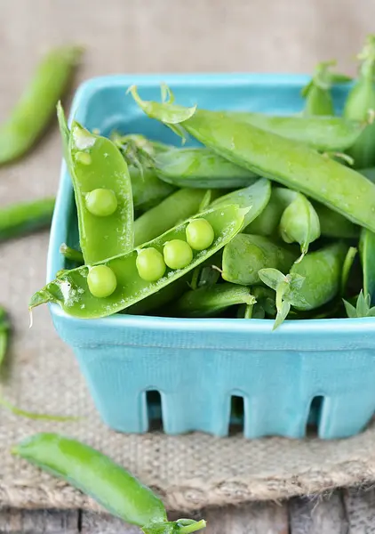 Verse groene erwten — Stockfoto