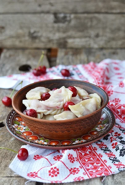 Vareniki con cereza —  Fotos de Stock