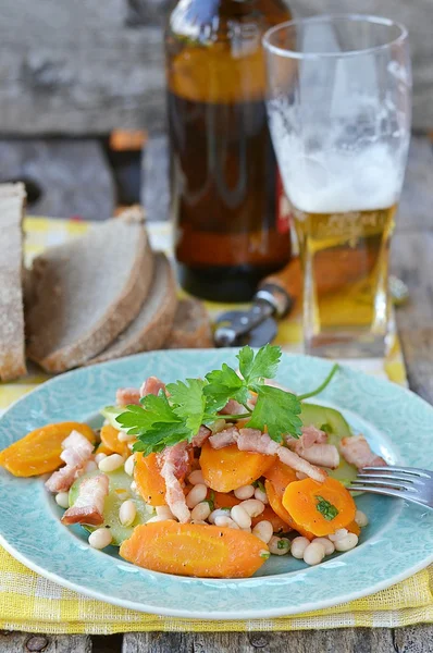 Vegetables salad with bacon — Stock Photo, Image