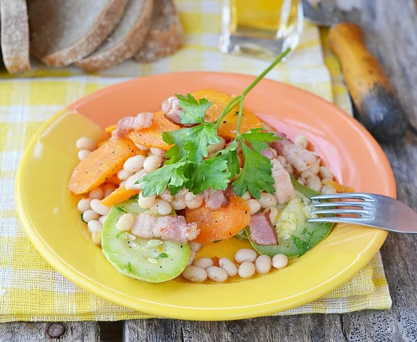 Salade de légumes au bacon — Photo