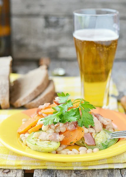 Vegetables salad with bacon — Stock Photo, Image