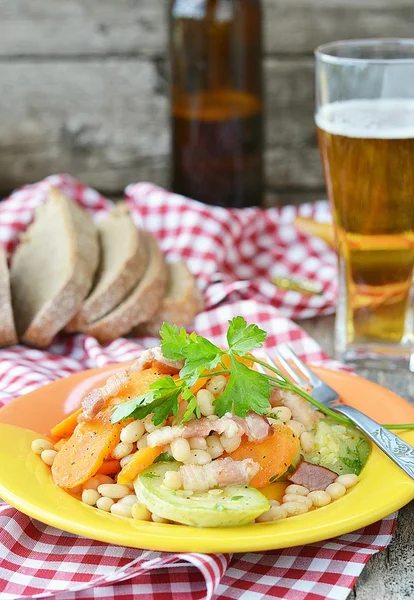 Salada de verduras com bacon — Fotografia de Stock