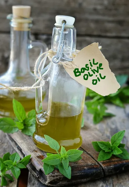 Basil olive oil — Stock Photo, Image