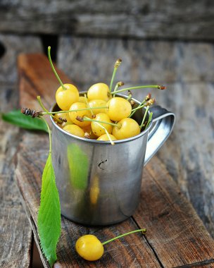 Sarı tatlı kiraz meyveleri