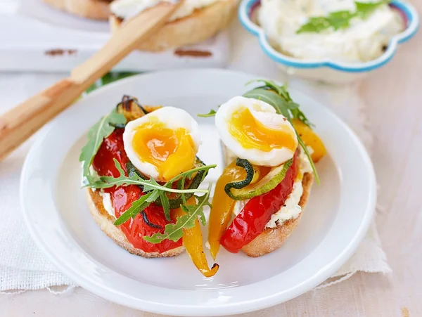 Bruschetta con verduras a la parrilla — Foto de Stock