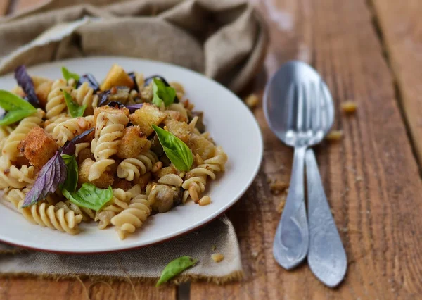 Macarrão com berinjela — Fotografia de Stock