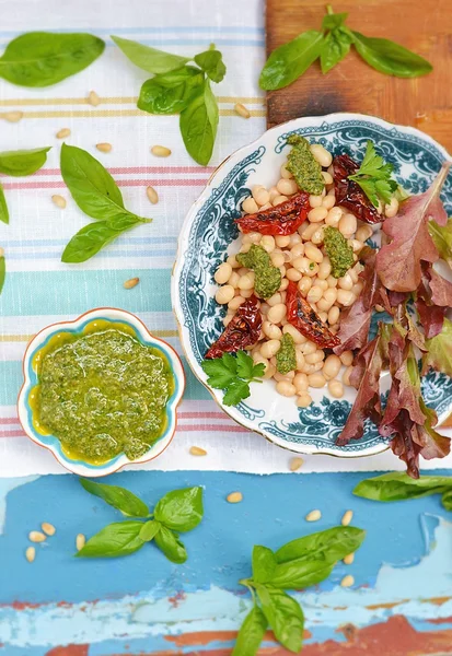 Insalata di fagioli e pesto — Foto Stock