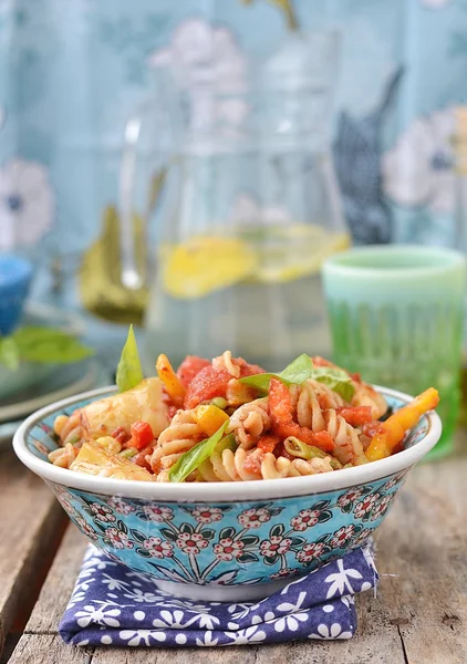 Pasta and vegetables salad — Stock Photo, Image