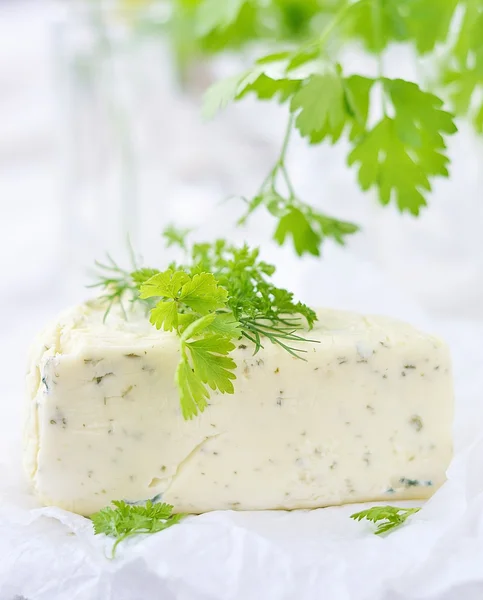 Käse mit Kräutern. — Stockfoto