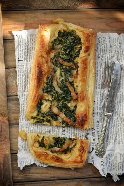 Mangold ve pastırmalı börek