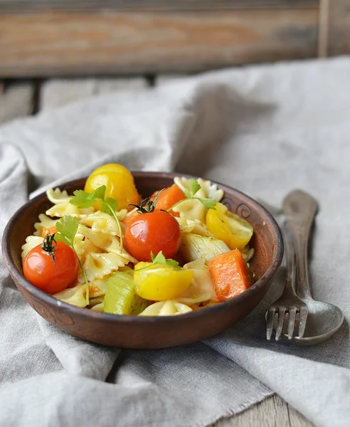 Makaron z pomidorami i dyni — Zdjęcie stockowe