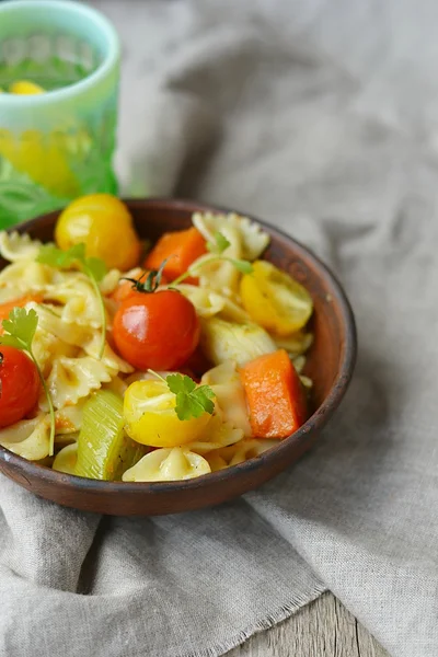 Massa com tomate e abóbora — Fotografia de Stock