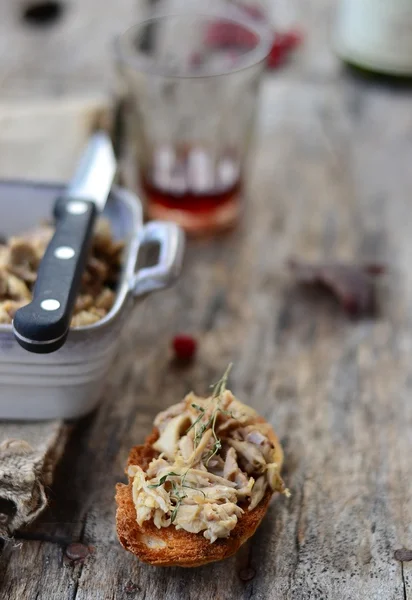 Zelfgemaakte pate met toast brood — Stockfoto