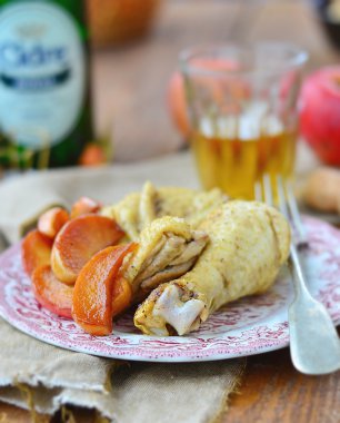 kızarmış tavuk, elmalı