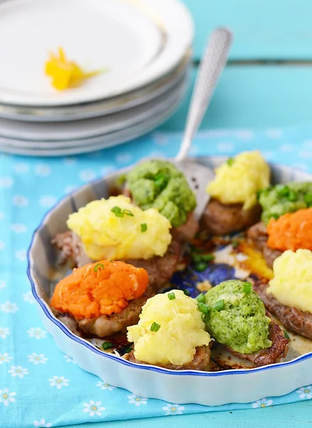 Cerdo al horno con puré de verduras — Foto de Stock