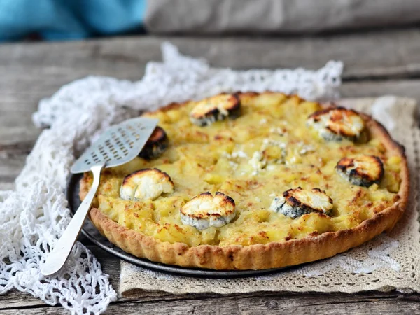 ジャガイモとヤギのチーズのキッシュbrambory a kozí sýr quiche — Stock fotografie