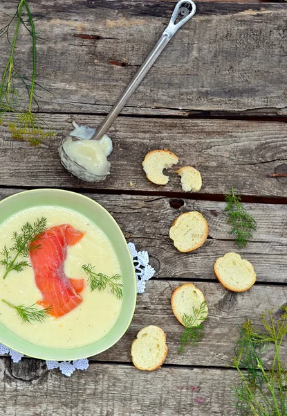 Roomsoep met zalm — Stockfoto