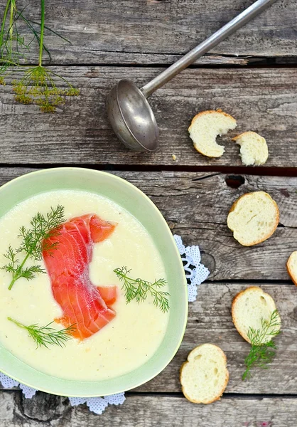 Roomsoep met zalm — Stockfoto