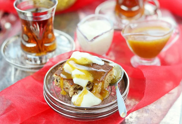 날짜 푸딩과 카라멜 sause — 스톡 사진