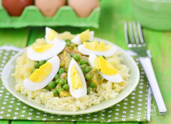 Verduras al curry con huevos —  Fotos de Stock