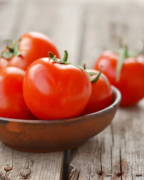 Reife und frische Tomaten — Stockfoto