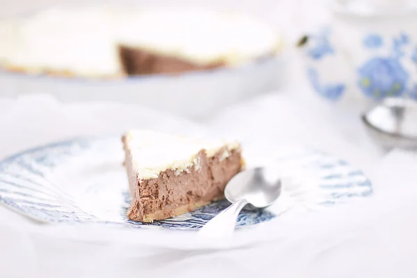 Fetta di cheesecake al cioccolato . — Foto Stock