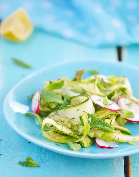 Ensalada de verduras de primavera —  Fotos de Stock