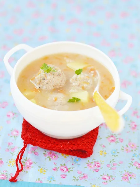 Sopa com quenelles — Fotografia de Stock