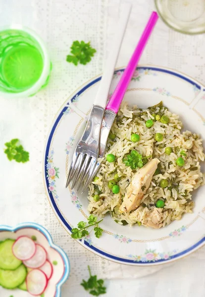 Arroz con pollo y guisante verde —  Fotos de Stock