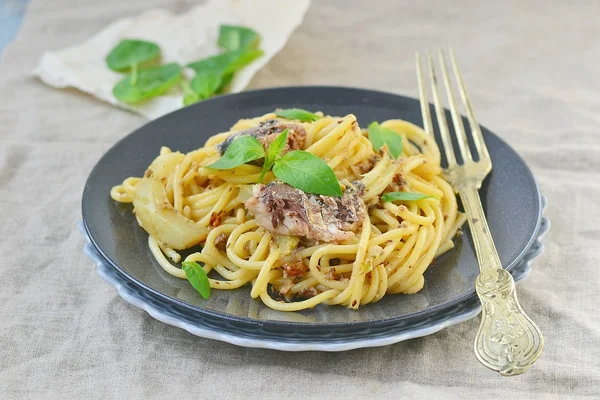 Spaghetti with sardine sauce — Stock Photo, Image