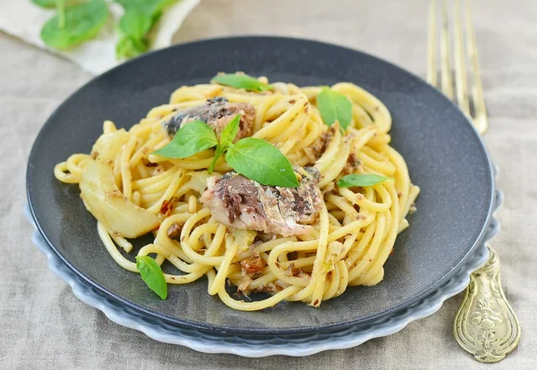 Spaghetti with sardine sauce — Stock Photo, Image