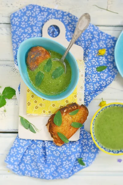 Green beans and green onion cream soup with  toast bread — Stock Photo, Image