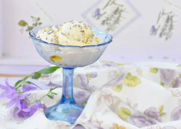 Ice cream with a lavender — Stock Photo, Image