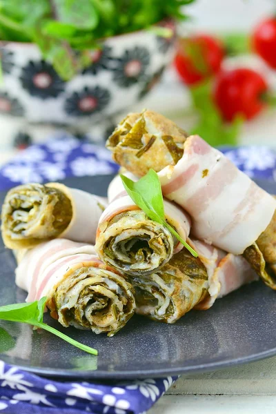 Rolls from an omelet with a sorrel and bacon — Stock Photo, Image