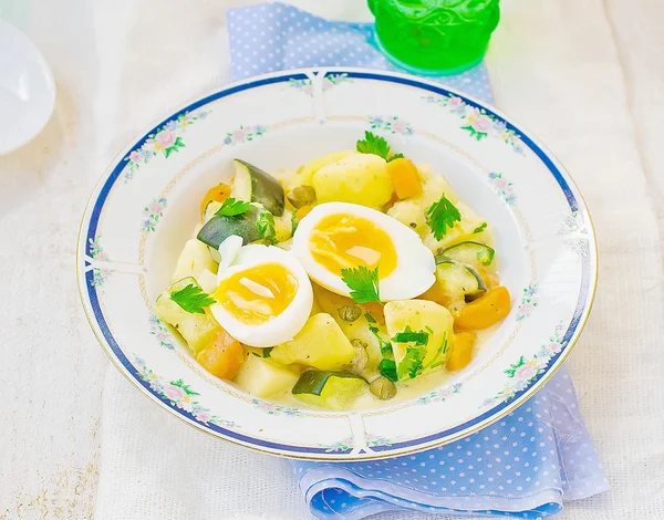 Dušená zelenina s vejcem — Stock fotografie