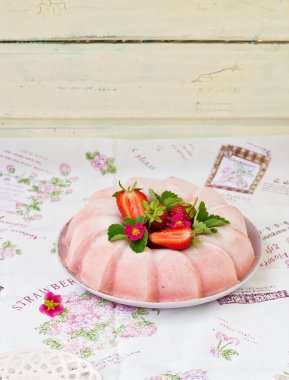 donmuş çilekli jöle