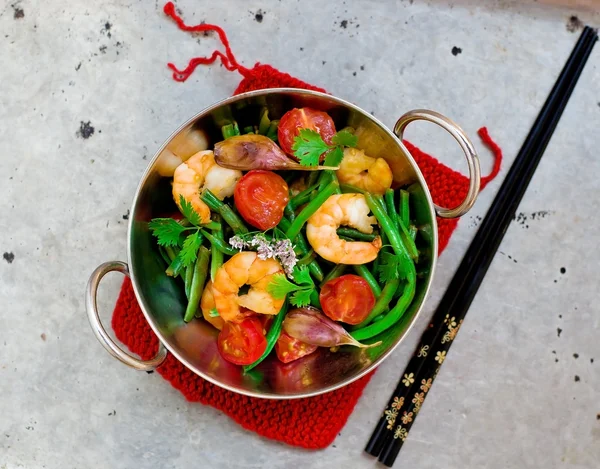 Garnelen rühren Braten an — Stockfoto