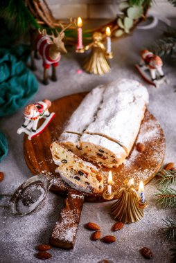 Kırsal bir Noel geçmişinde Noel süsü çalınmış. Tarz kırsal. seçici odak